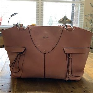 Gorgeous Kensie shoulder bag.